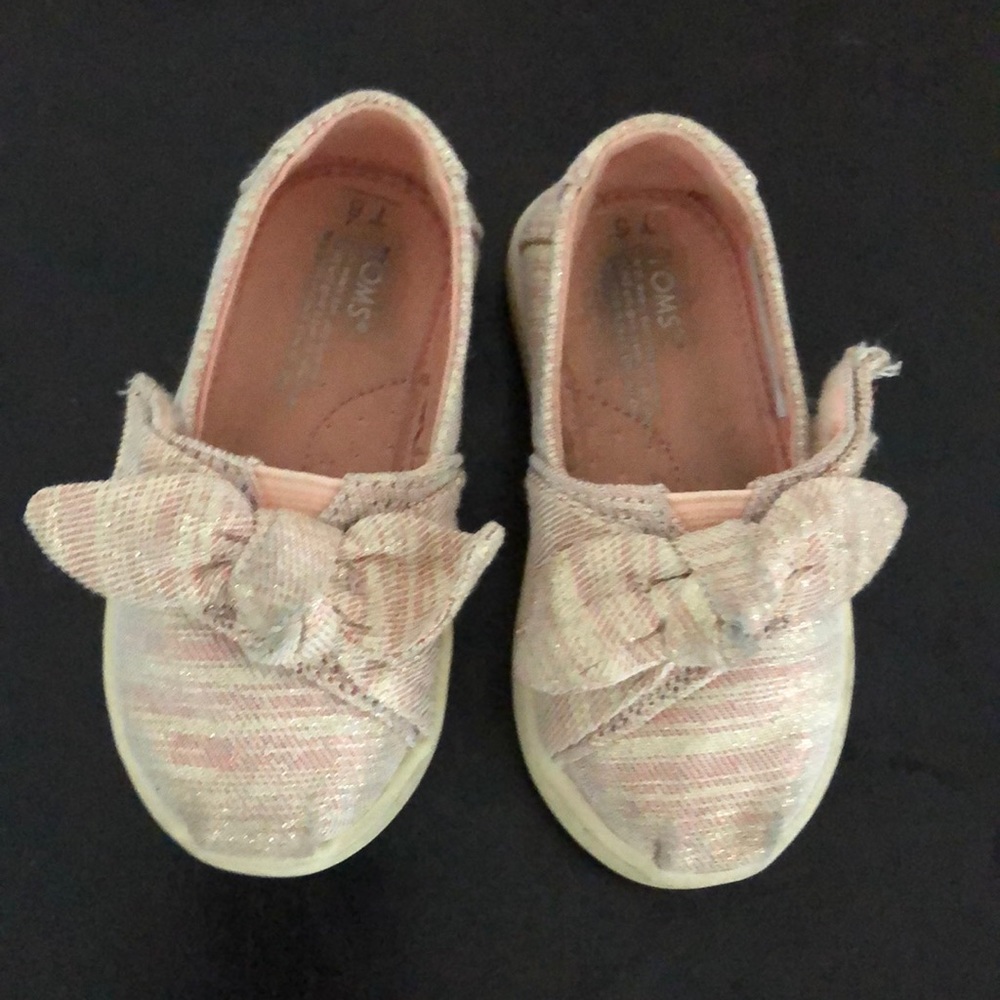 Toddler girls TOMS